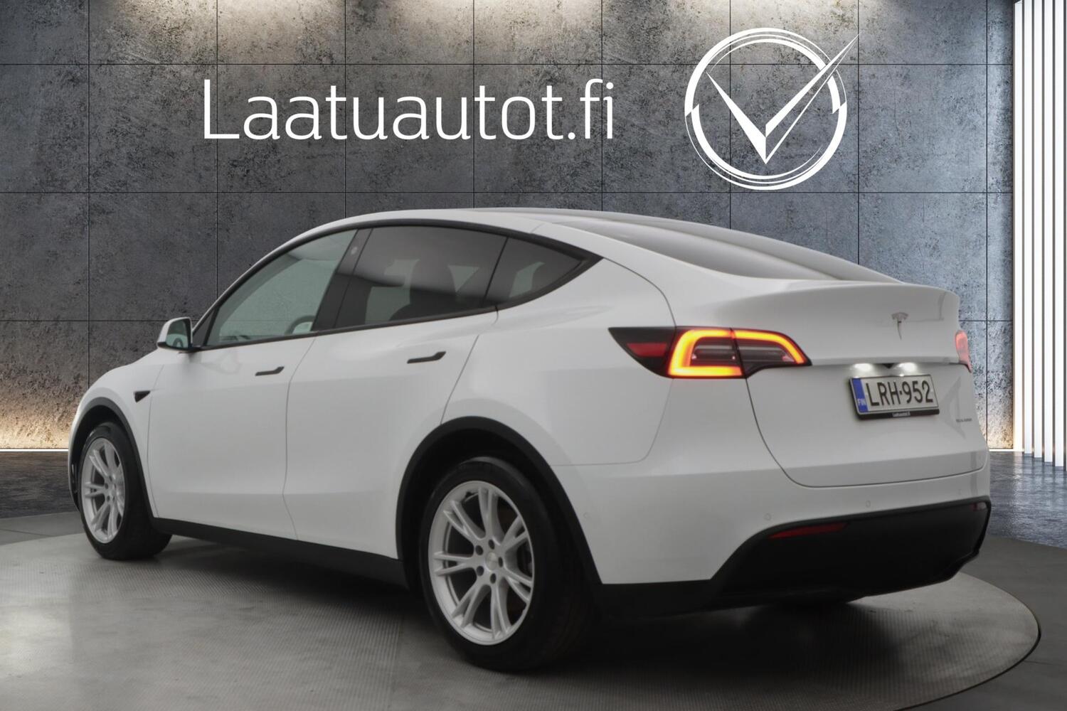 Tesla Model Y vaihtoauto