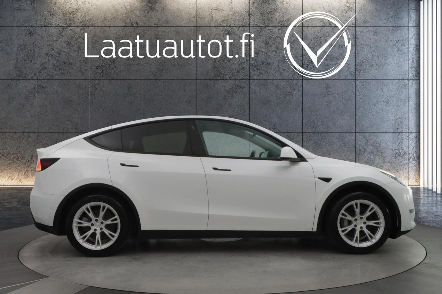 Tesla Model Y vaihtoauto