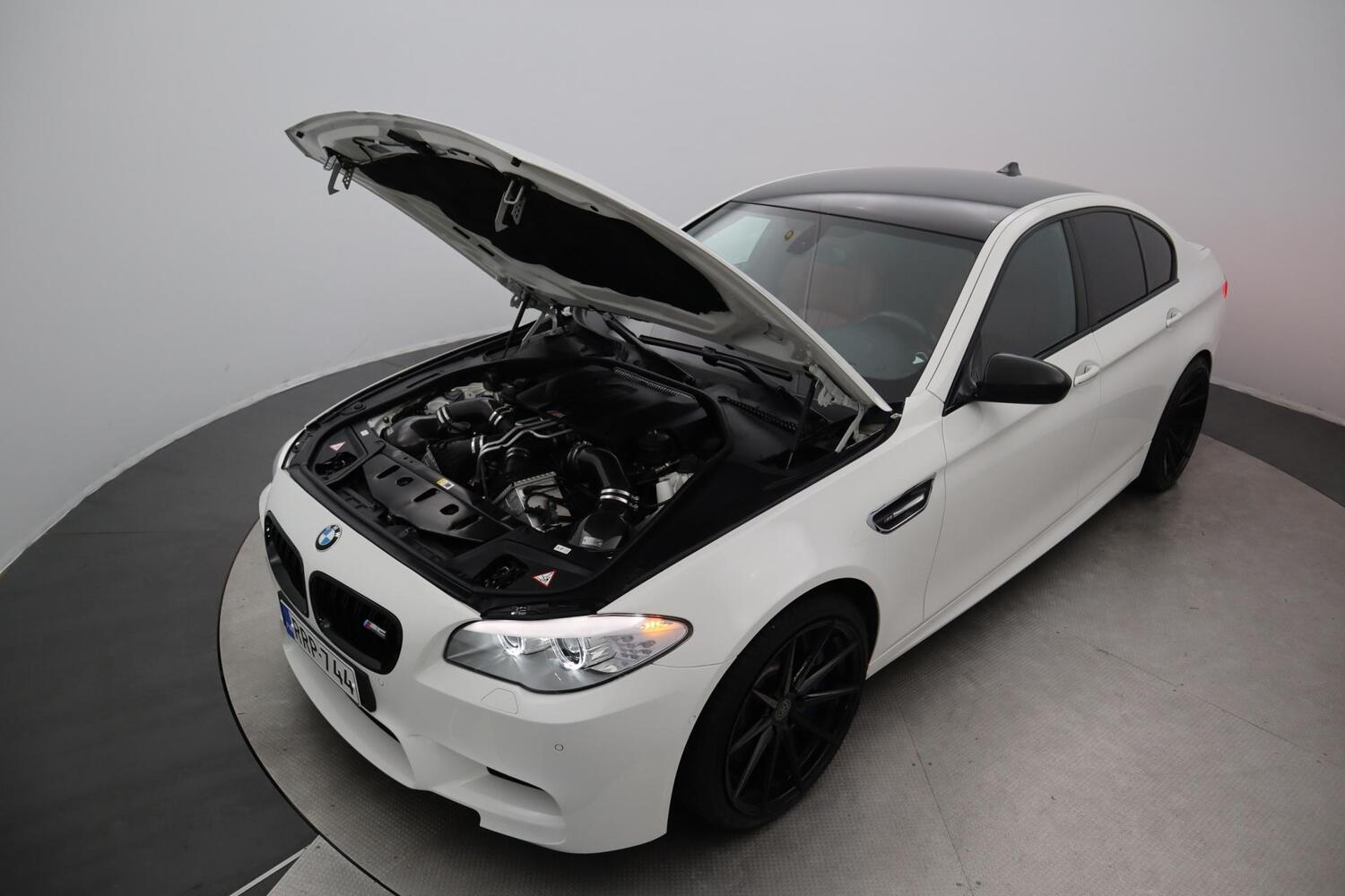 BMW M5 vaihtoauto