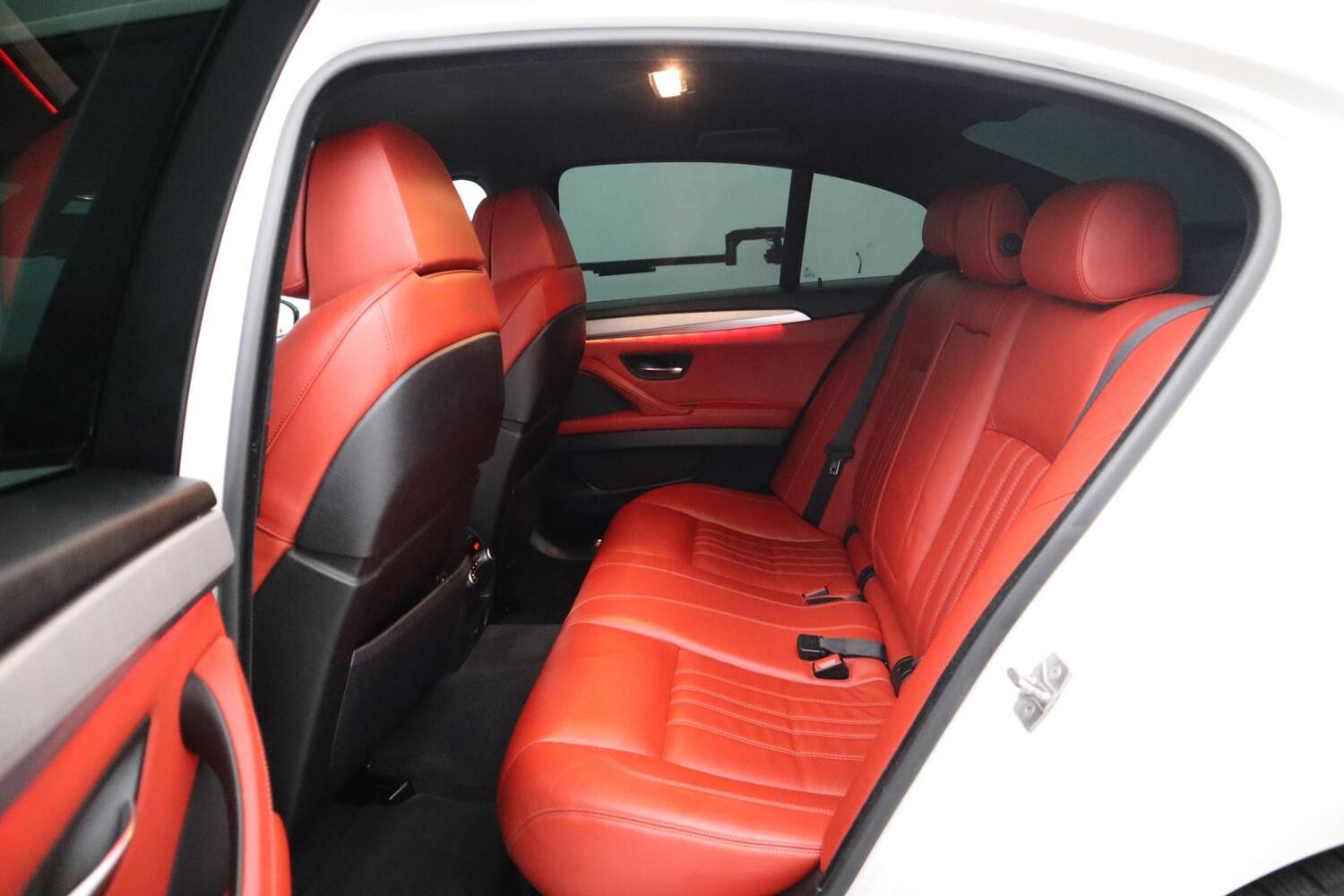 BMW M5 vaihtoauto