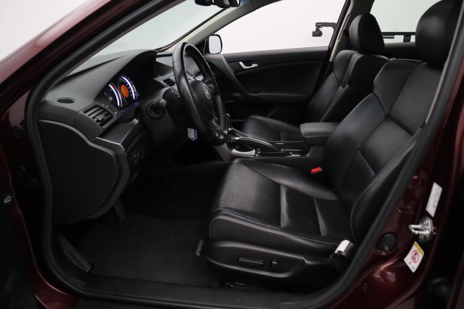 Honda Accord vaihtoauto