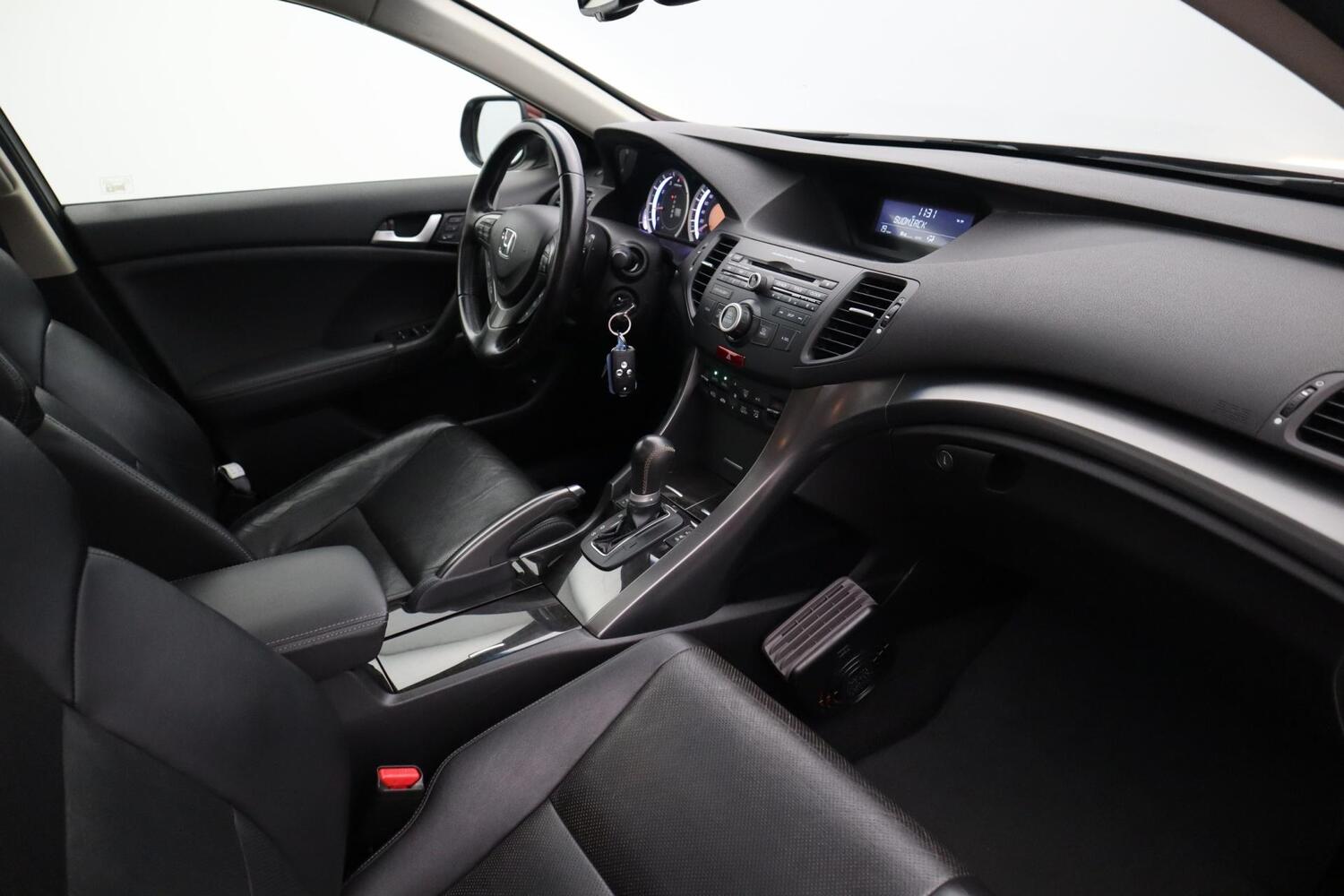 Honda Accord vaihtoauto