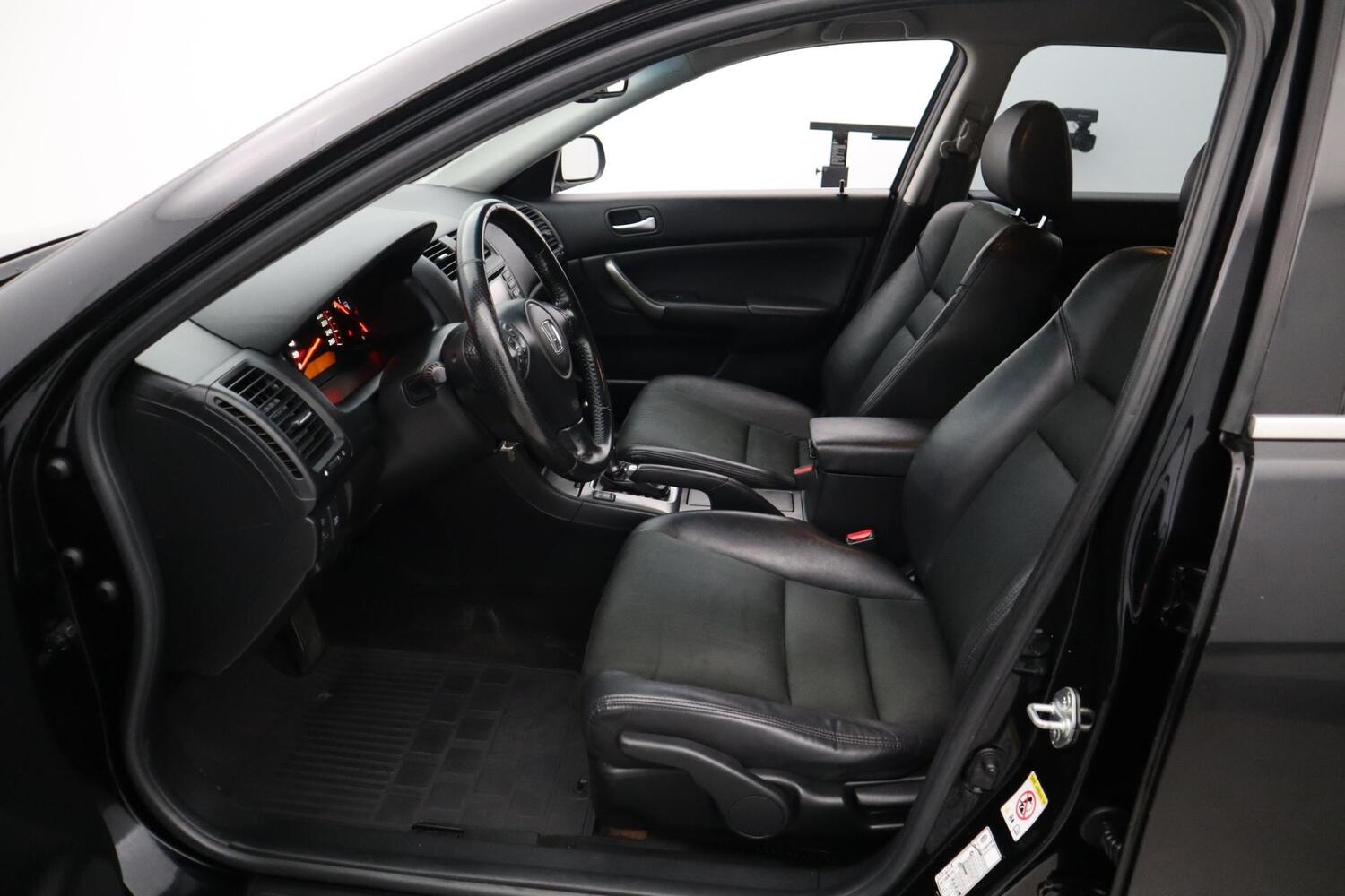 Honda Accord vaihtoauto