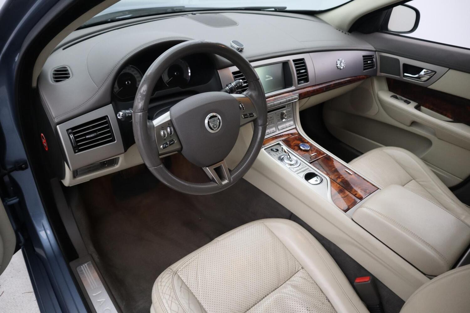 Jaguar XF vaihtoauto