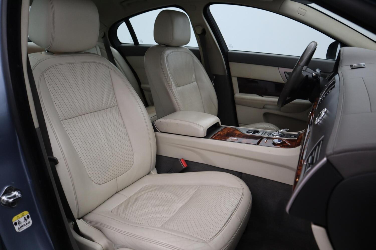 Jaguar XF vaihtoauto