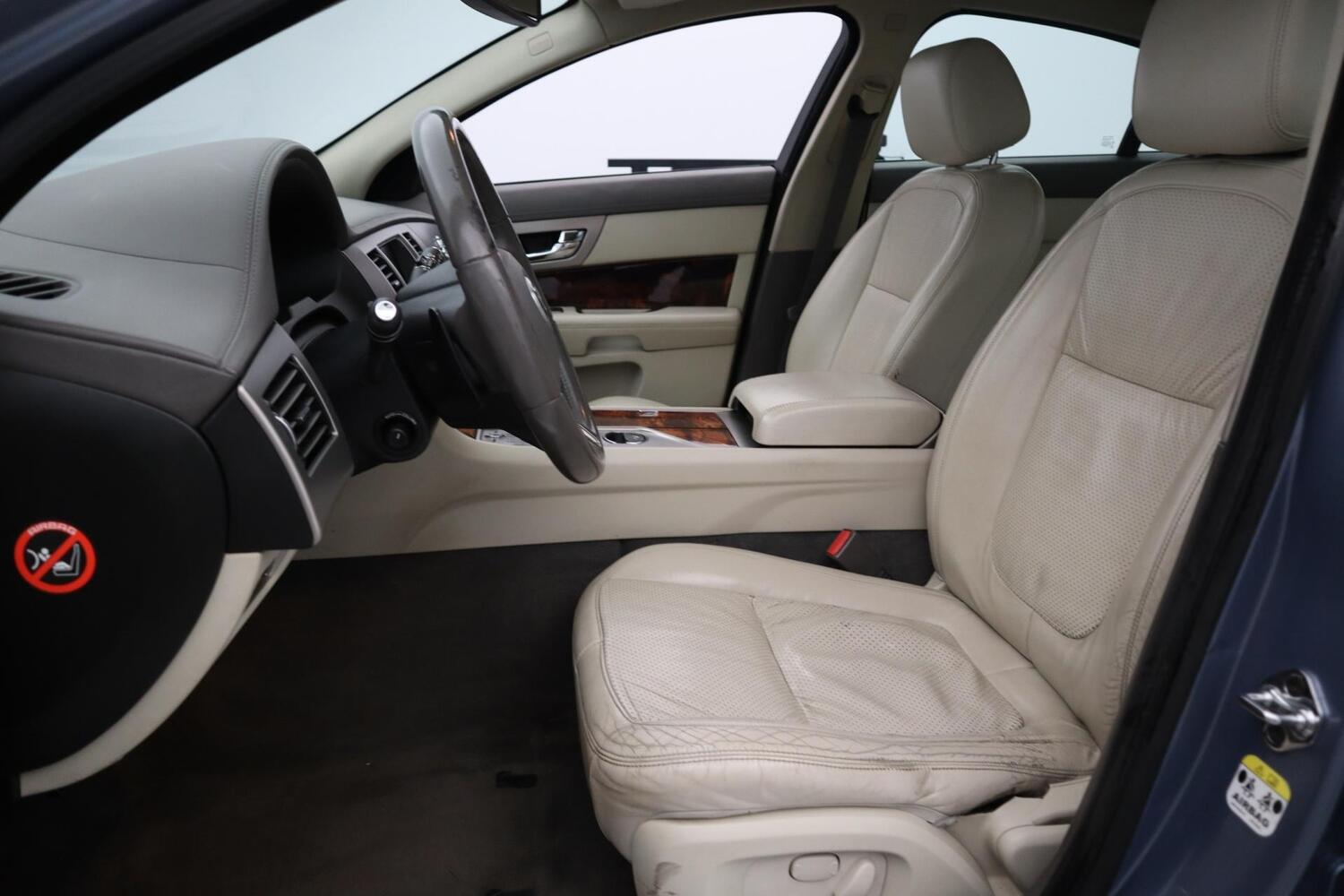 Jaguar XF vaihtoauto