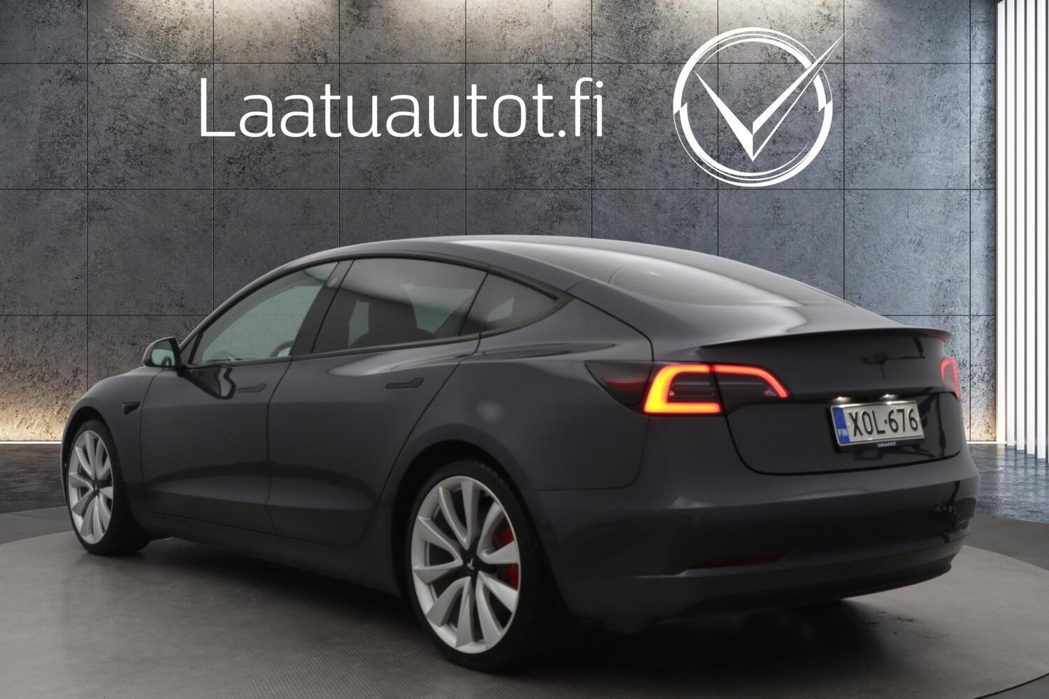 Tesla Model 3 vaihtoauto