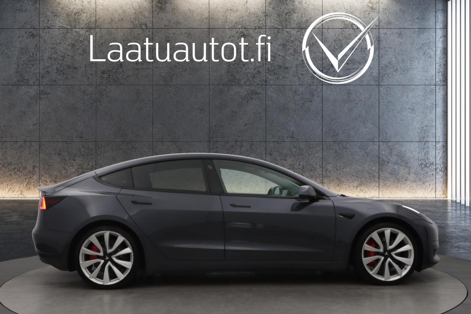 Tesla Model 3 vaihtoauto