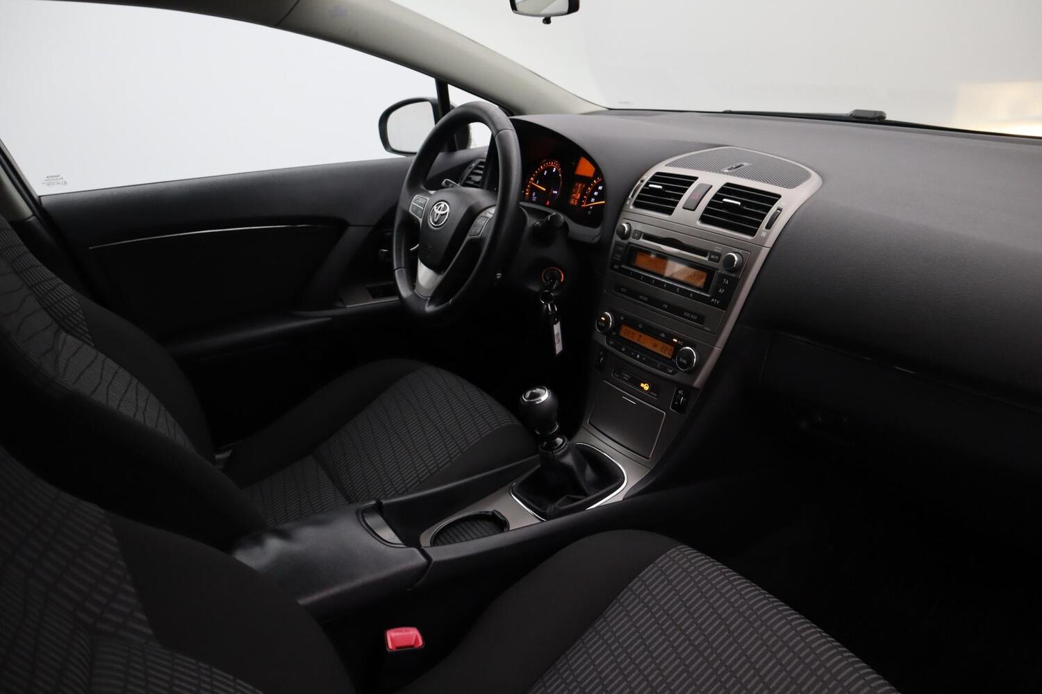 Toyota Avensis vaihtoauto