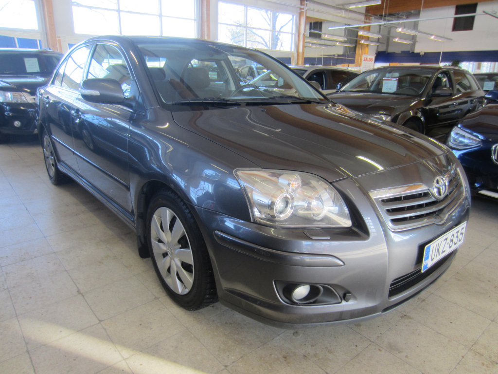 Toyota Avensis vaihtoauto