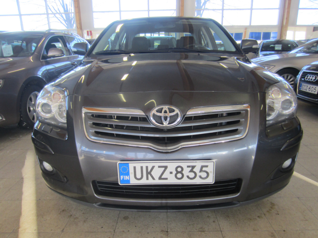 Toyota Avensis vaihtoauto