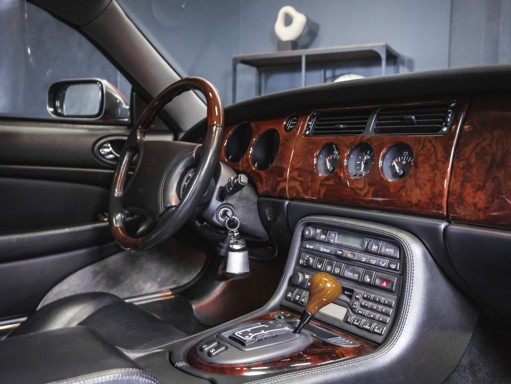 Jaguar XKR vaihtoauto