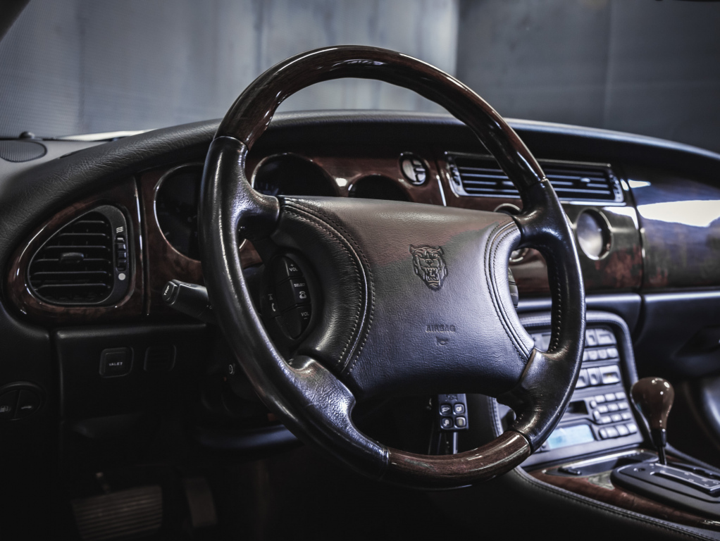 Jaguar XKR vaihtoauto