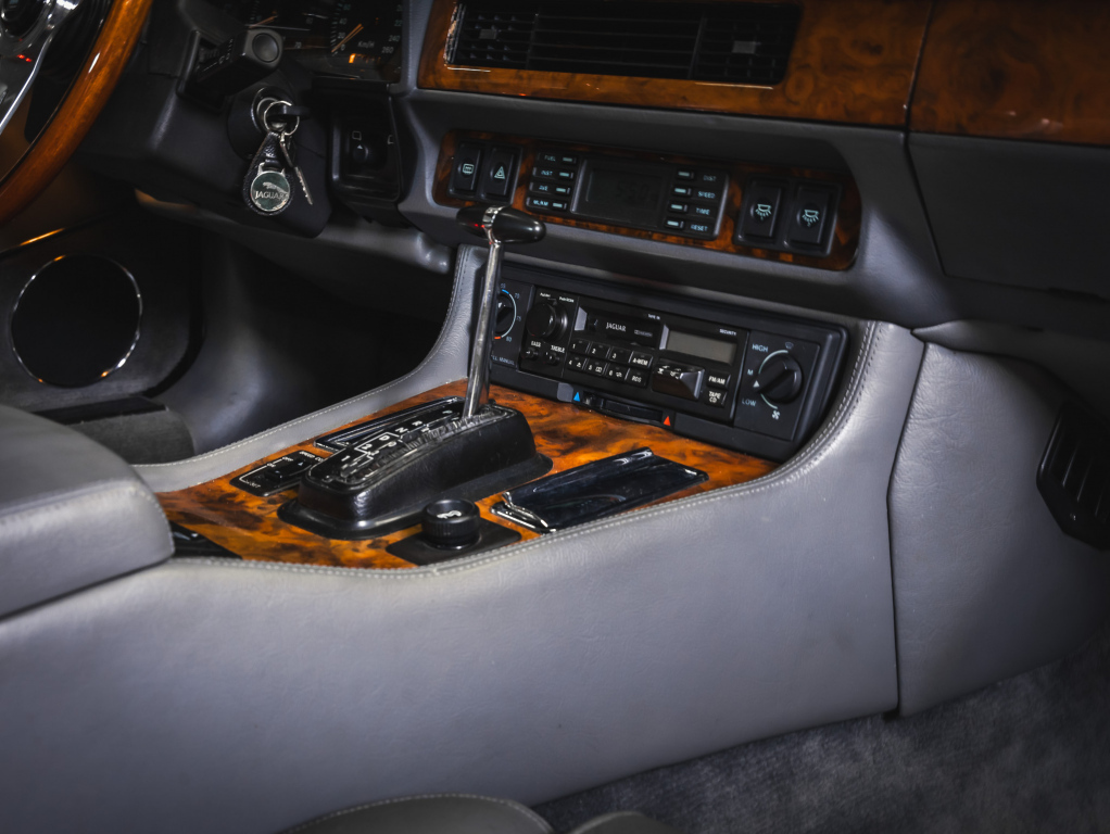 Jaguar XJS vaihtoauto