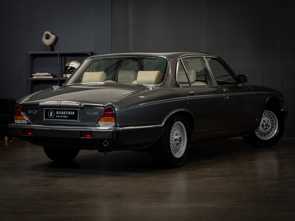 Daimler Double Six vaihtoauto