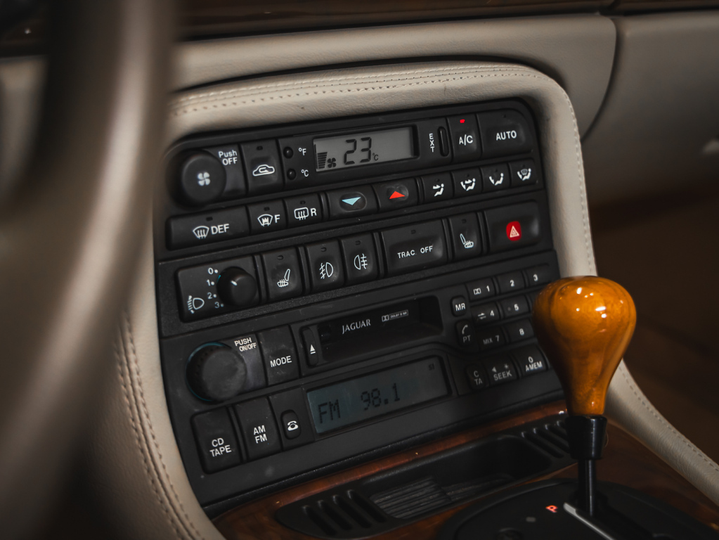 Jaguar XKR vaihtoauto