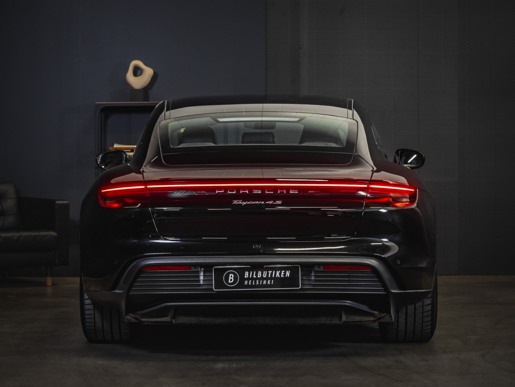 Porsche Taycan vaihtoauto