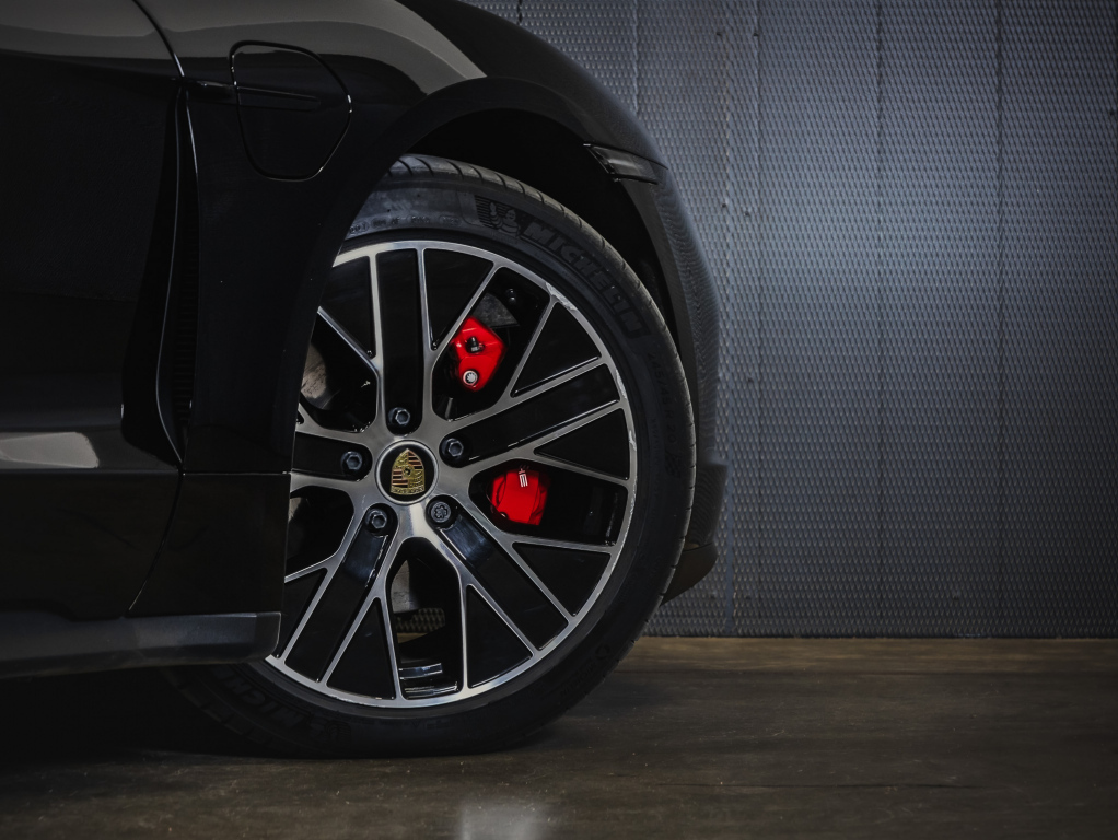 Porsche Taycan vaihtoauto