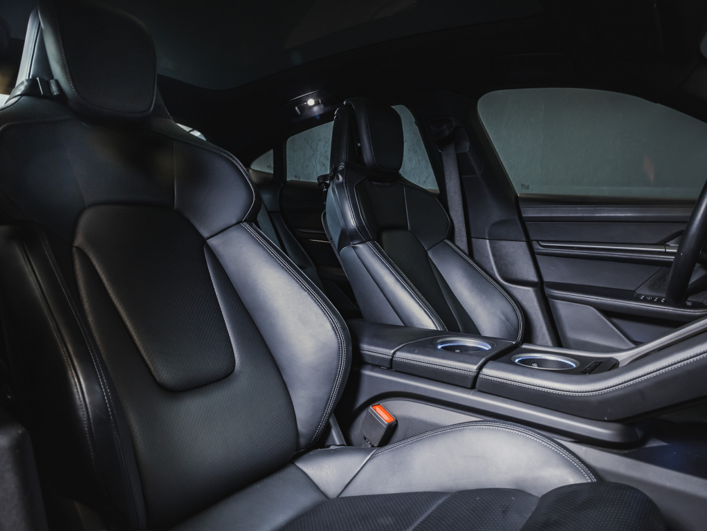 Porsche Taycan vaihtoauto