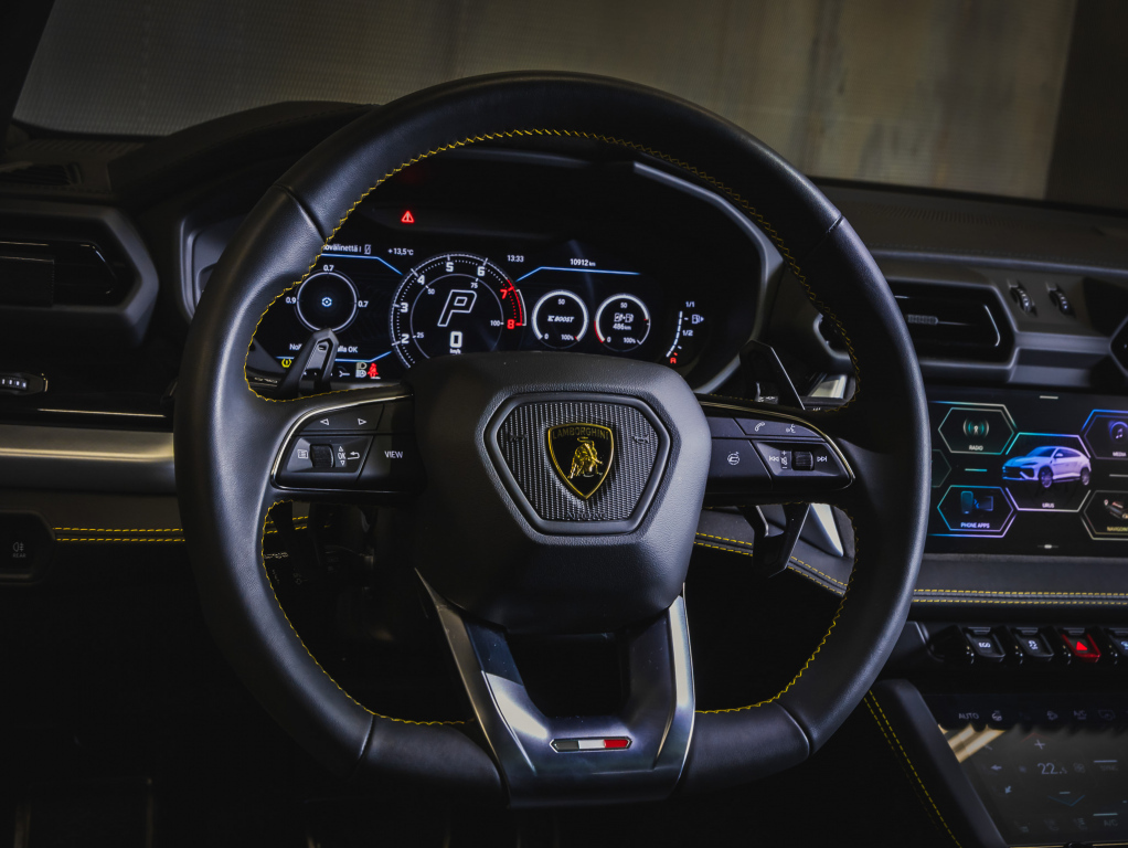 Lamborghini Urus vaihtoauto