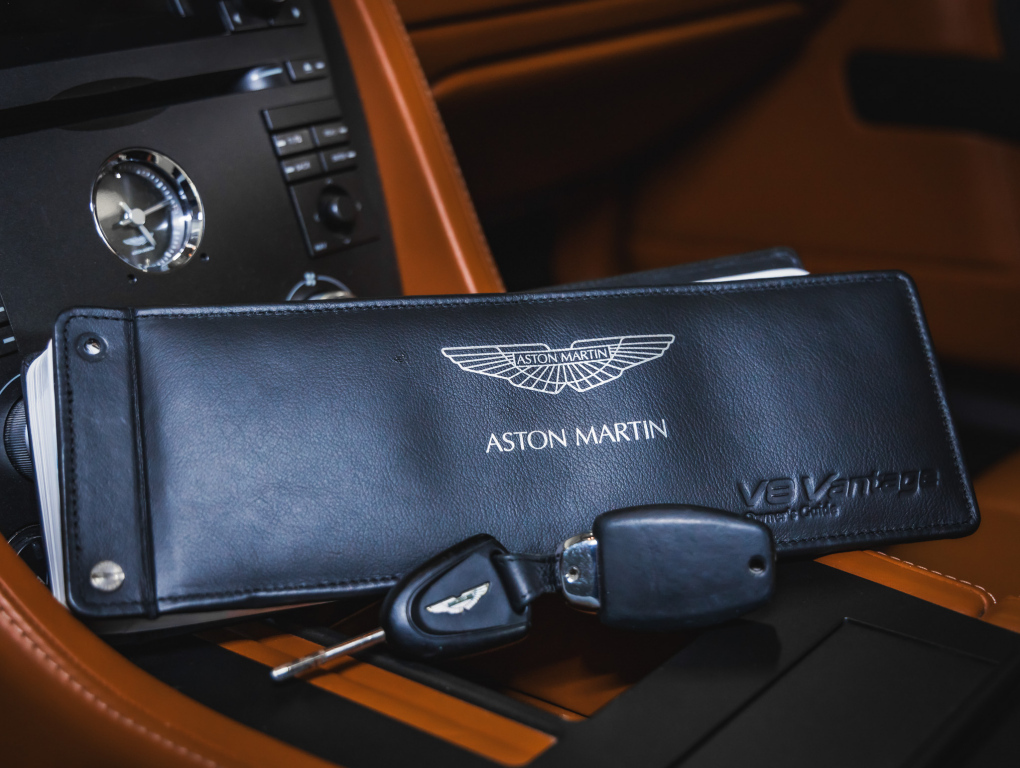Aston Martin Vantage vaihtoauto