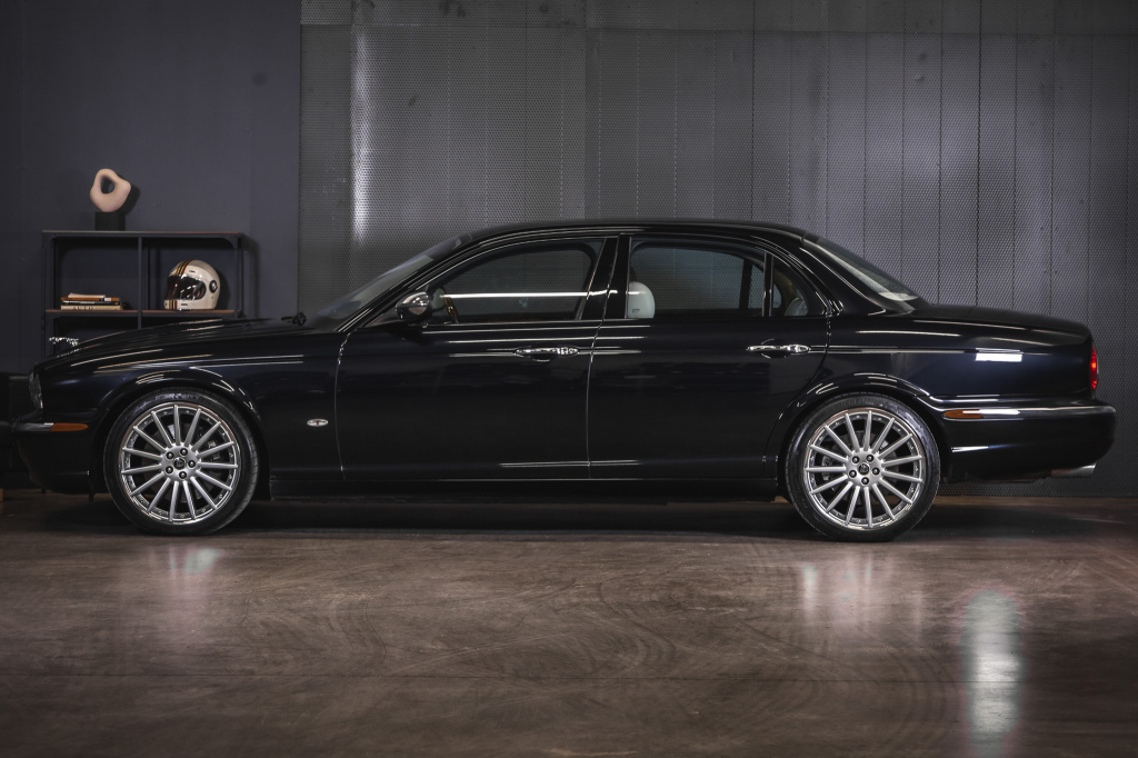 Jaguar XJR vaihtoauto