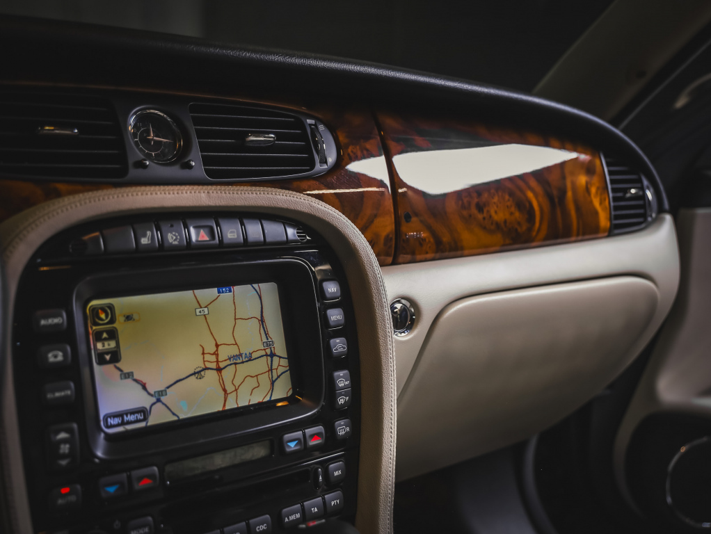 Jaguar XJR vaihtoauto
