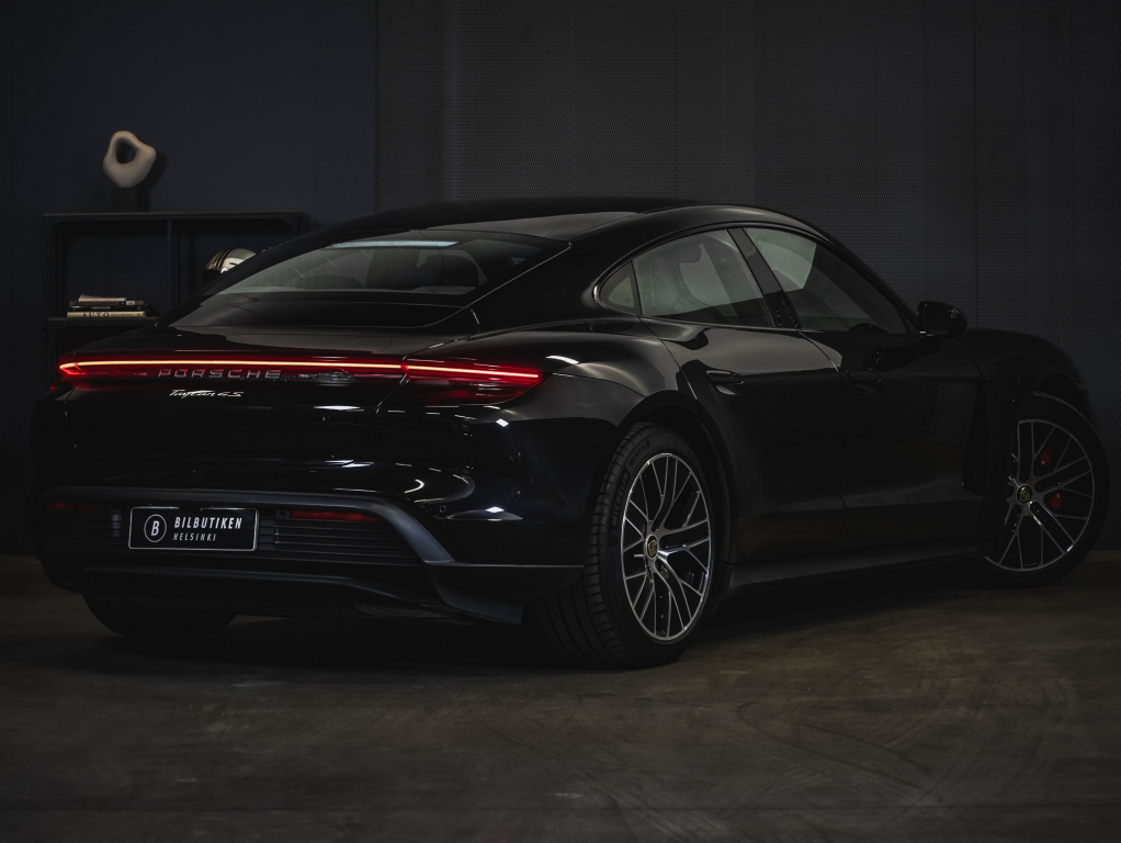 Porsche Taycan vaihtoauto