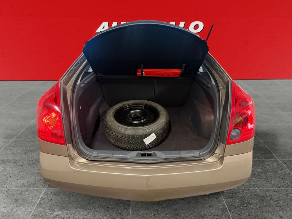 Nissan Primera vaihtoauto