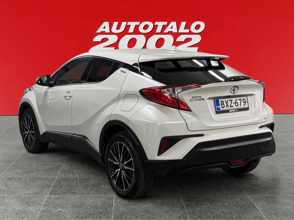 Toyota C-HR vaihtoauto