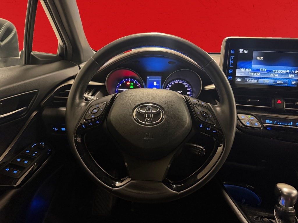 Toyota C-HR vaihtoauto