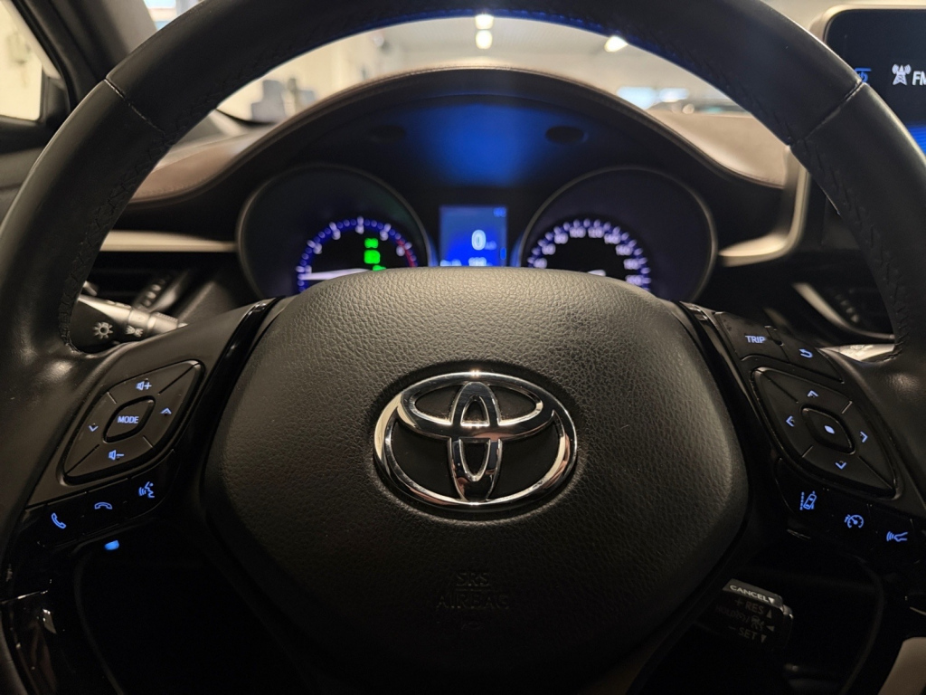 Toyota C-HR vaihtoauto