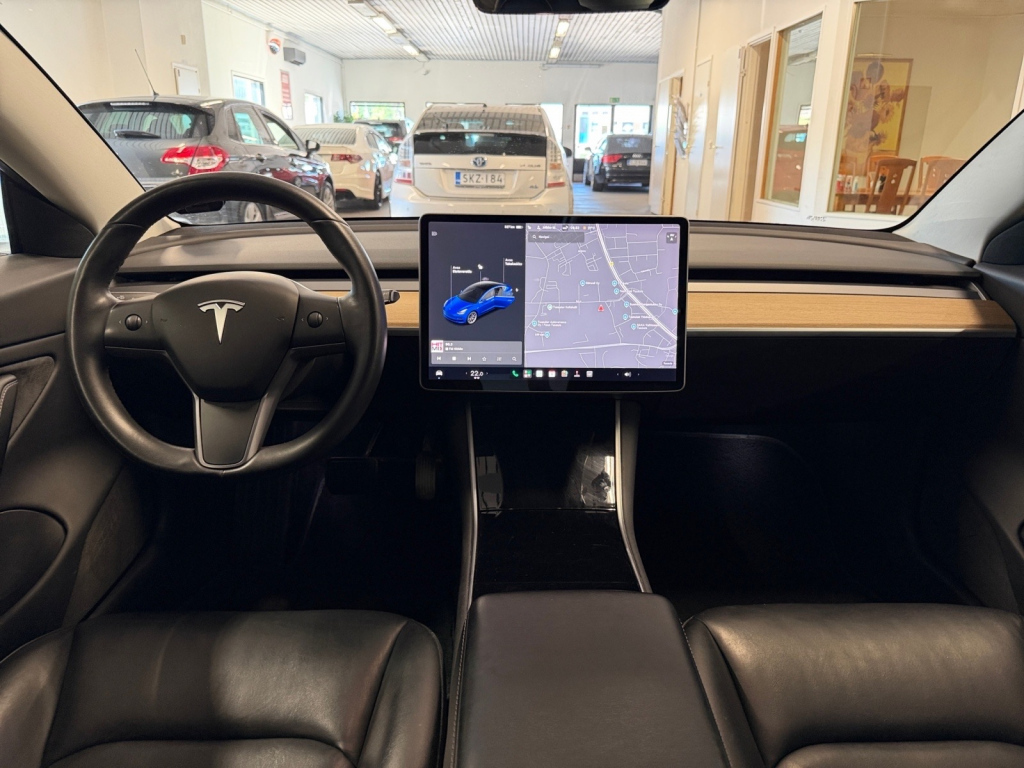 Tesla Model 3 vaihtoauto