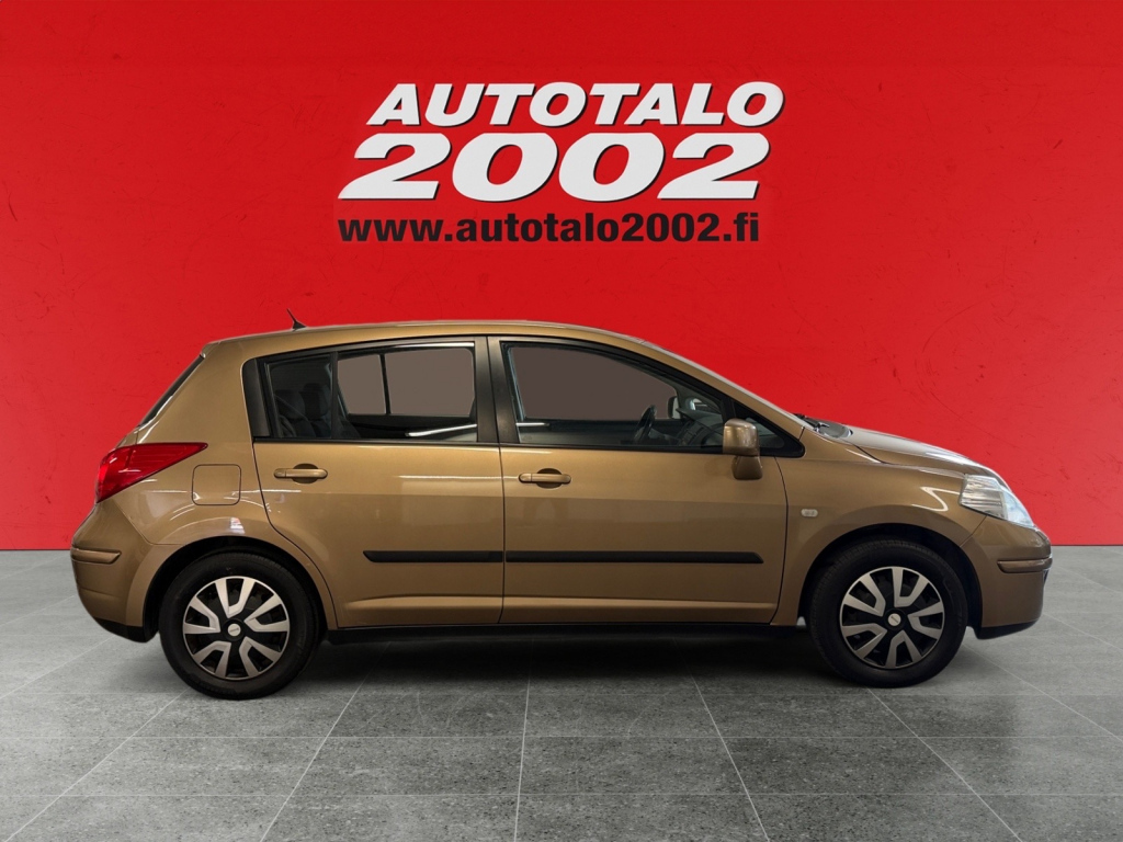 Nissan Tiida vaihtoauto