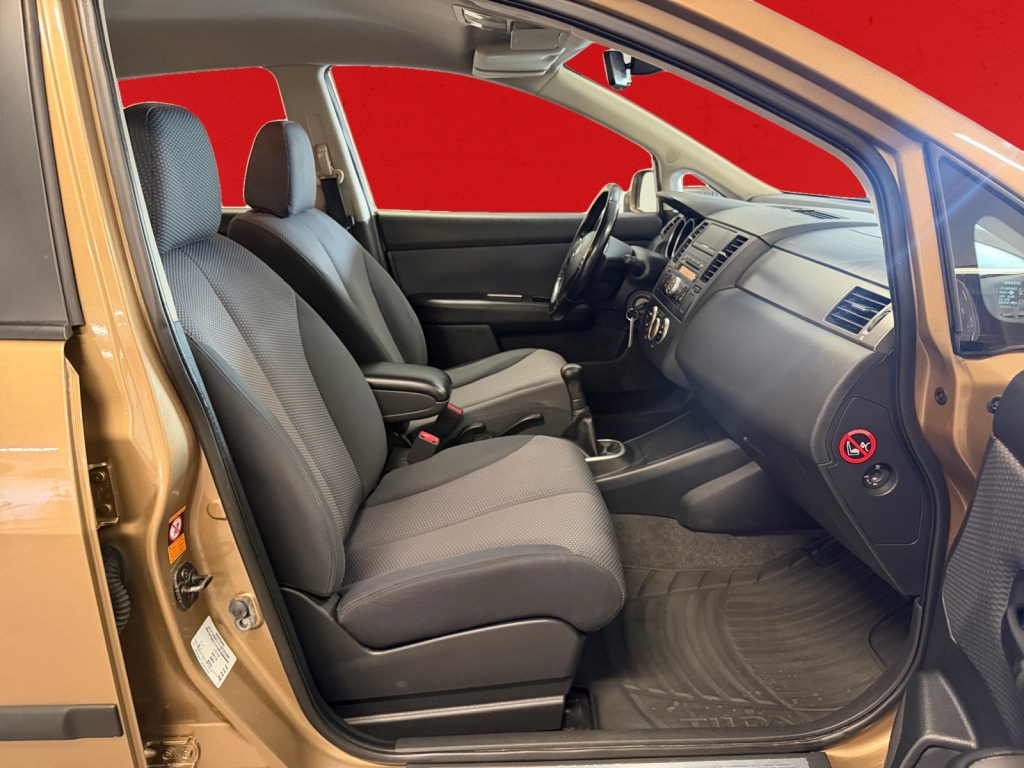 Nissan Tiida vaihtoauto