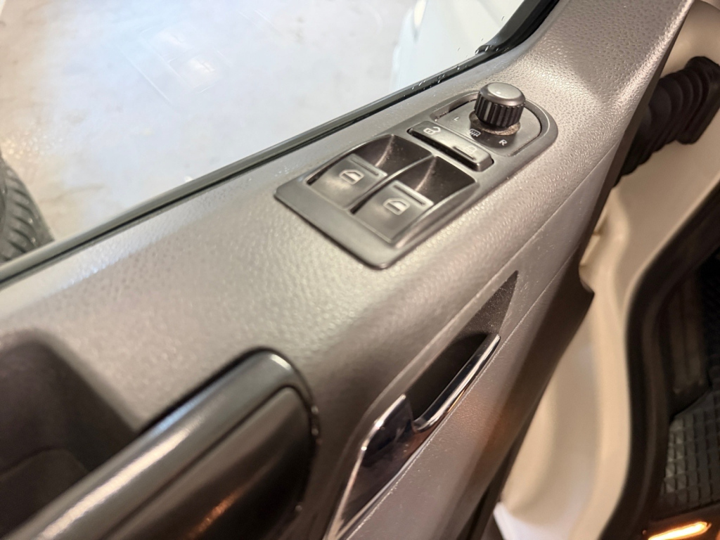 Volkswagen Caravelle vaihtoauto