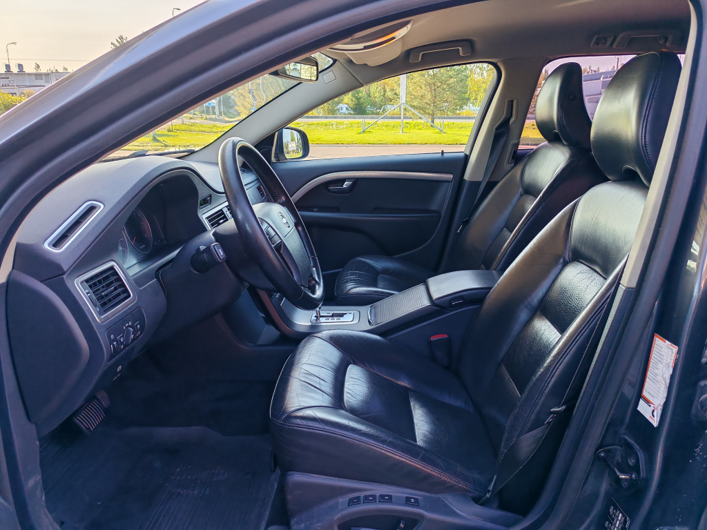Volvo V70 vaihtoauto