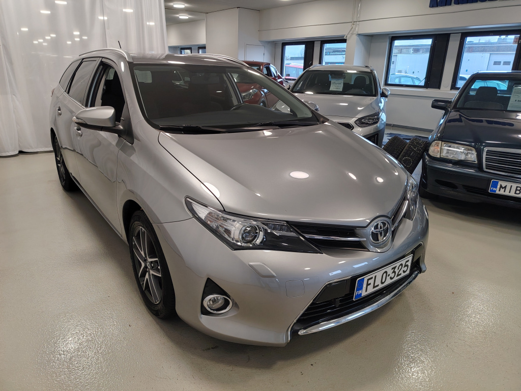 Toyota Auris vaihtoauto