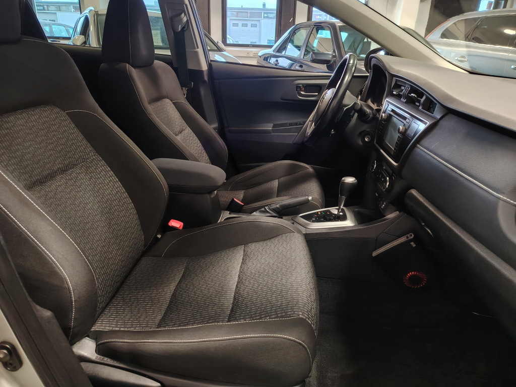 Toyota Auris vaihtoauto