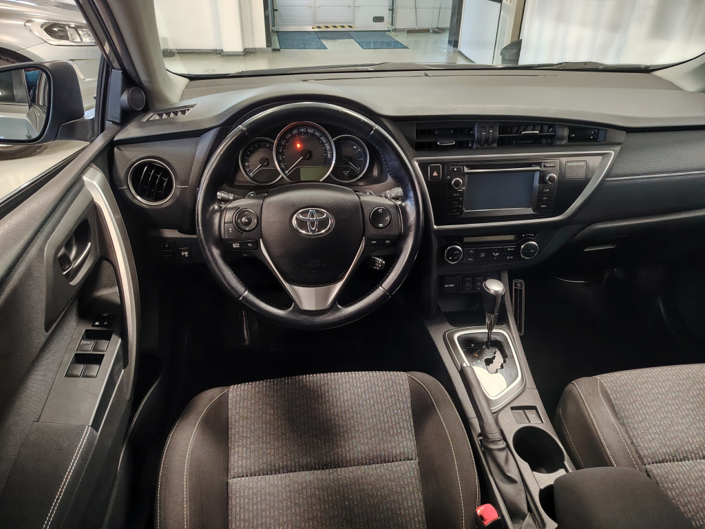 Toyota Auris vaihtoauto