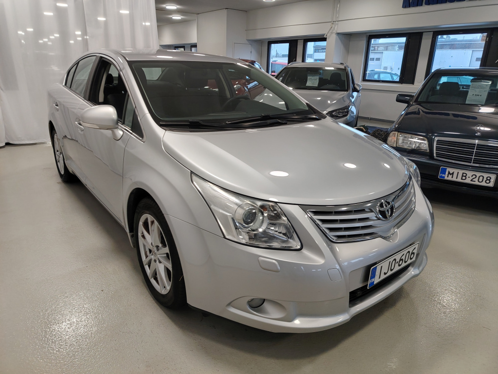 Toyota Avensis vaihtoauto