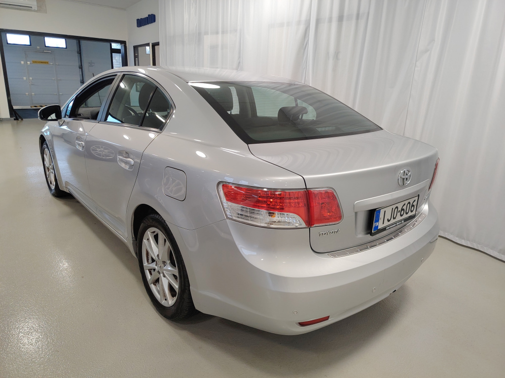 Toyota Avensis vaihtoauto