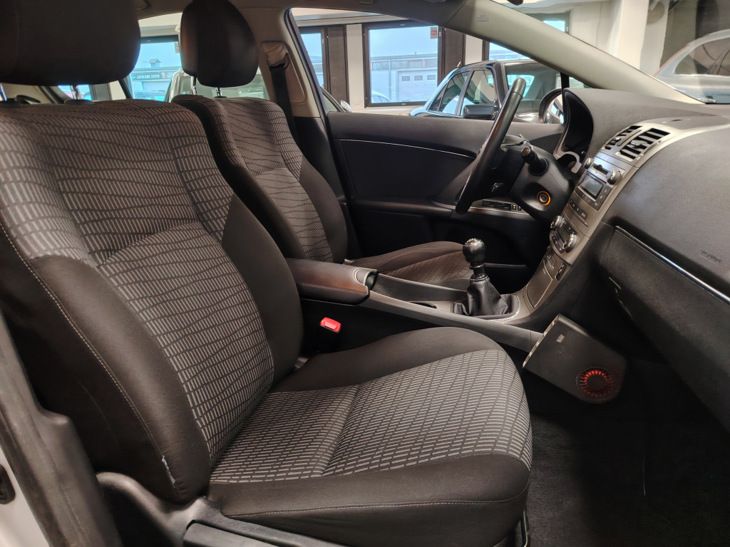 Toyota Avensis vaihtoauto