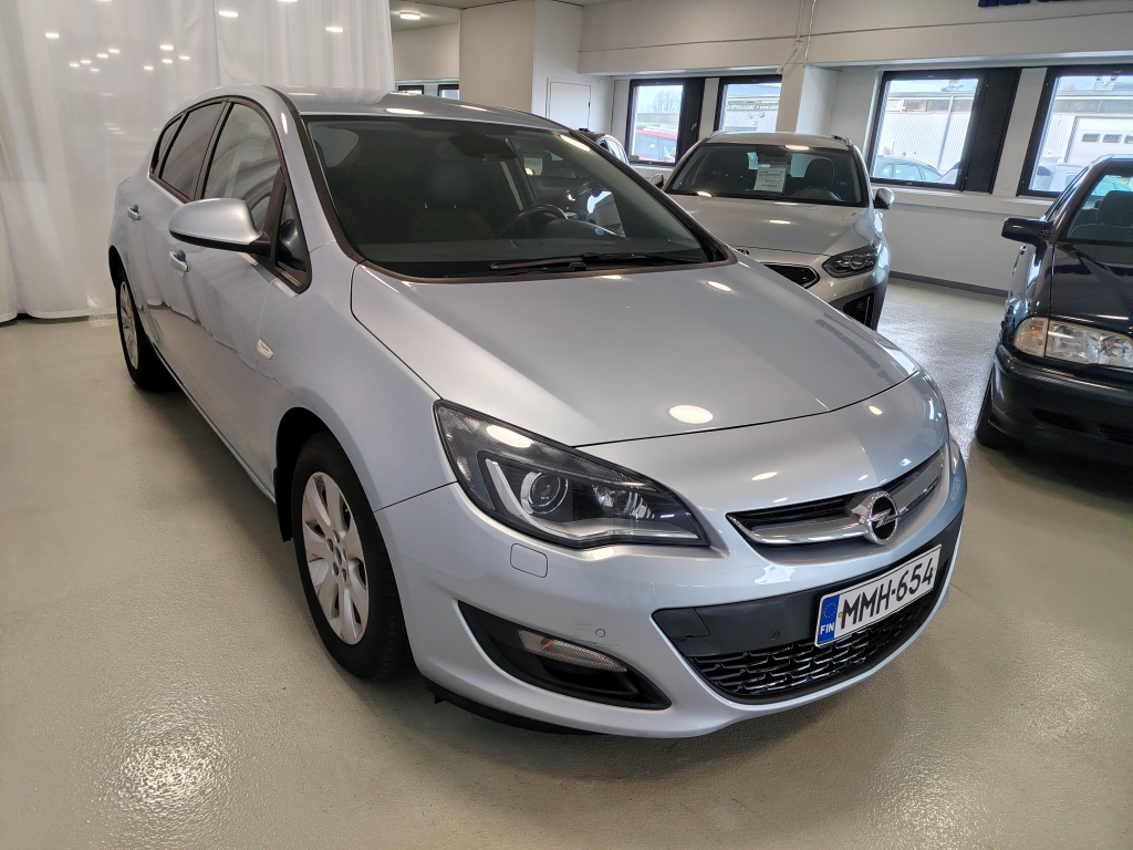 Opel Astra vaihtoauto