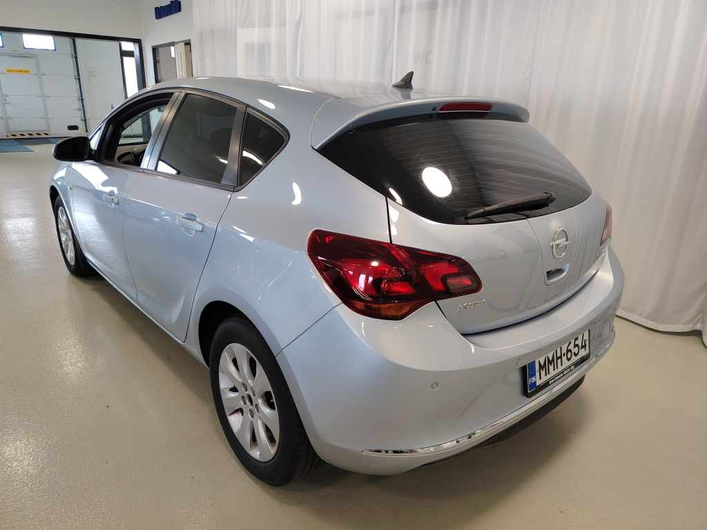 Opel Astra vaihtoauto