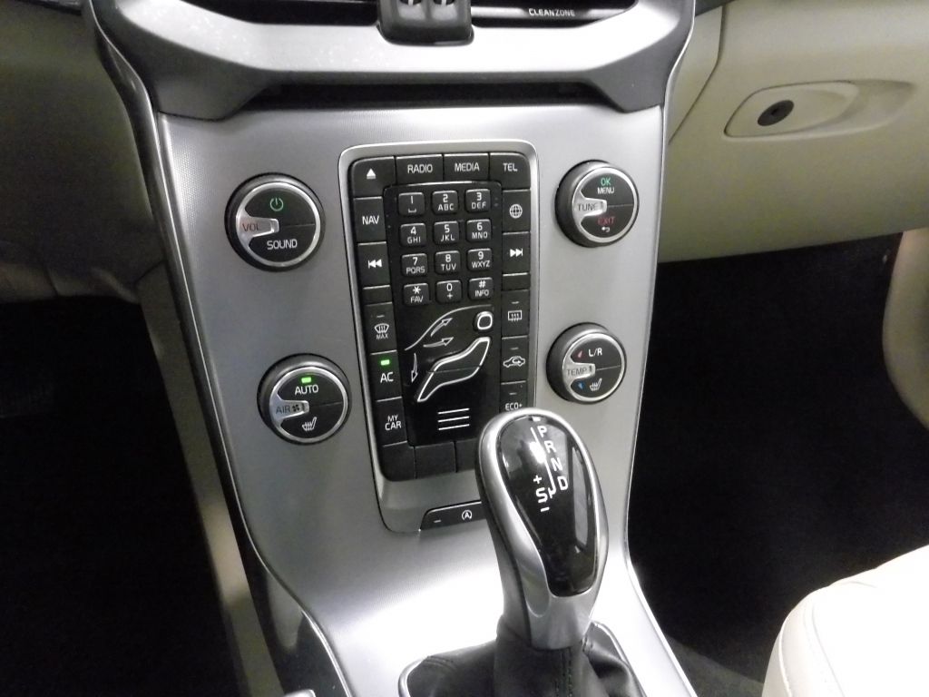 Volvo V40 Cross Country vaihtoauto