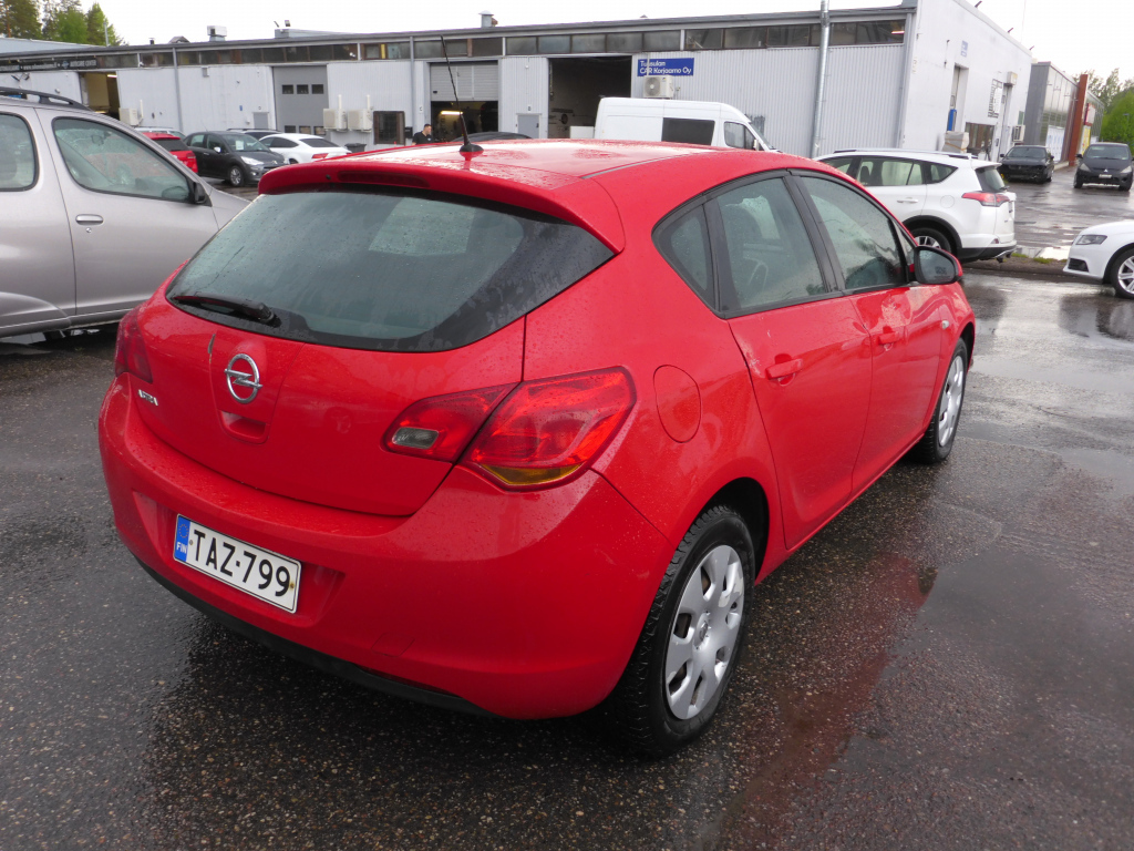 Opel Astra vaihtoauto