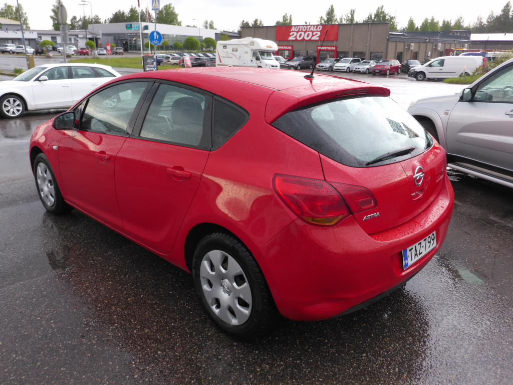 Opel Astra vaihtoauto