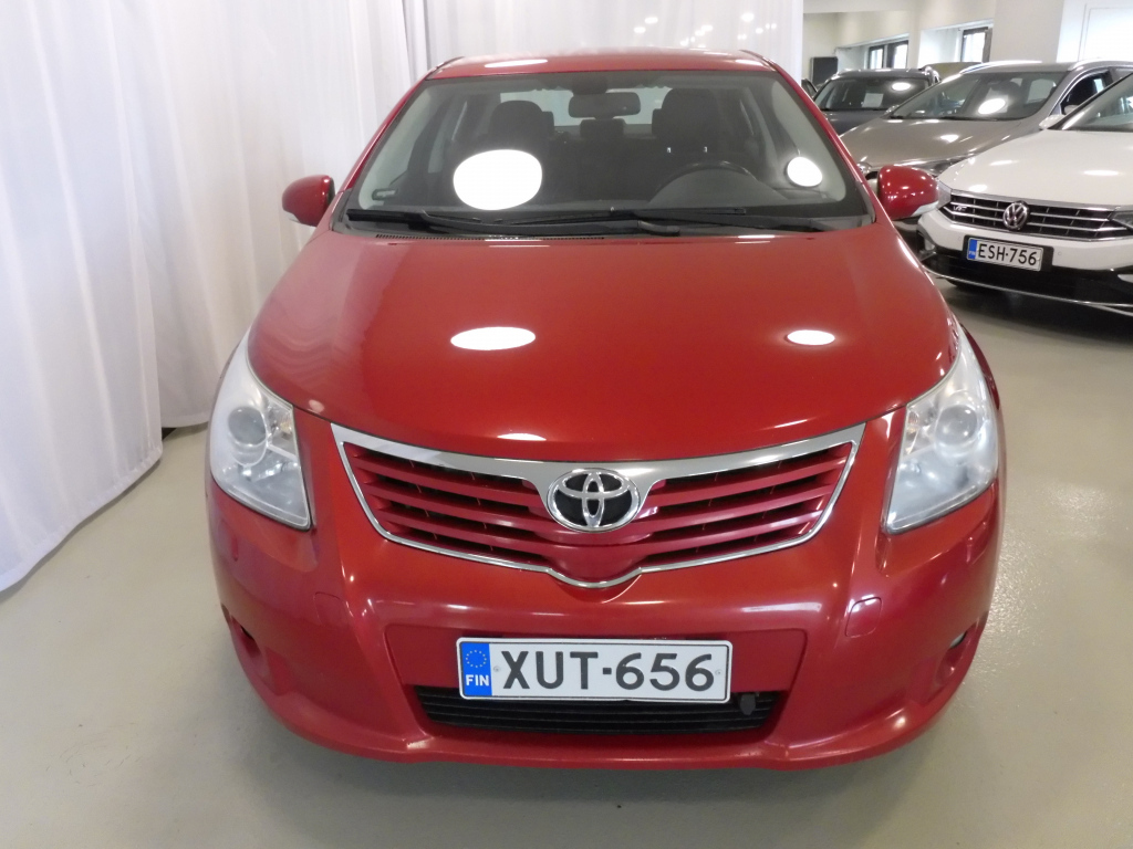 Toyota Avensis vaihtoauto