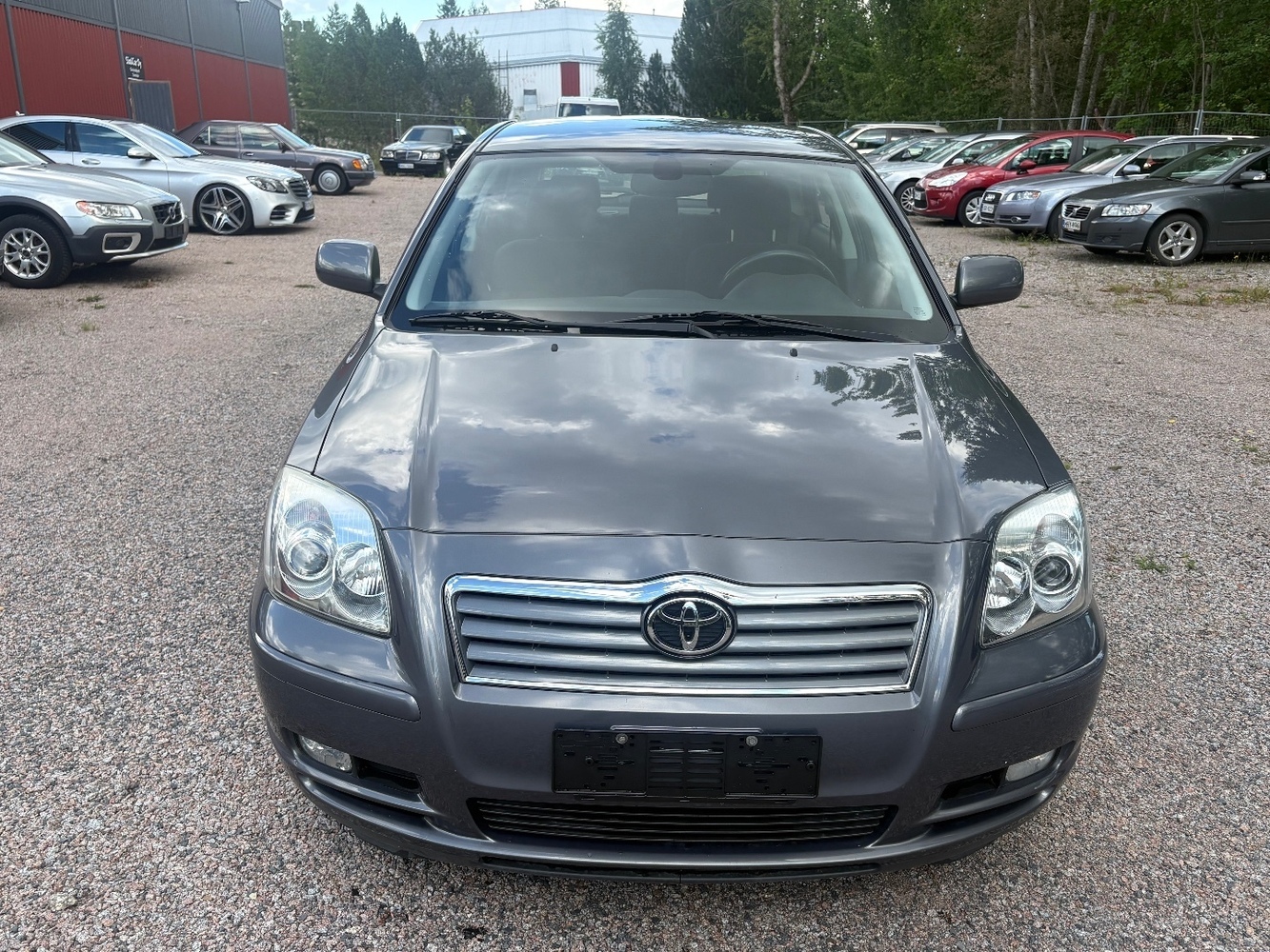Toyota Avensis vaihtoauto
